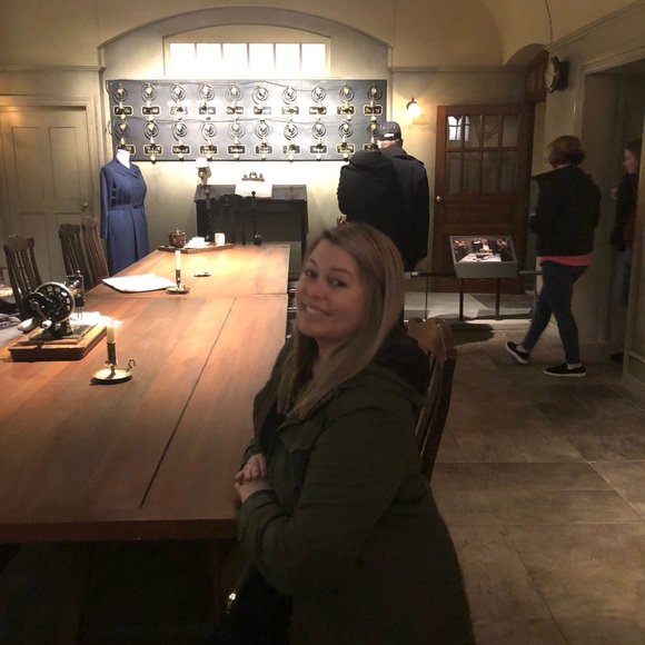 Meet your Posher, Erica - Picture 4 of 4